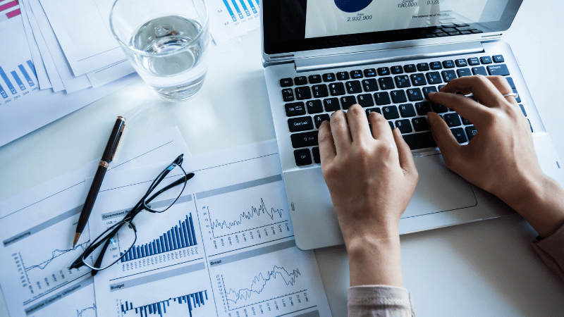 Wie Sie den Berichtsassistenten in Microsoft Dynamics 365 CRM nutzen